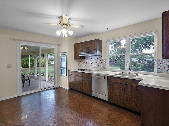 4th image of 1004 Dutch Mill Dr