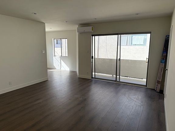 3rd image of 11937 Kiowa Ave APT 9