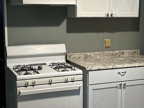 2nd image of 598 Dyer Ave Floor 1