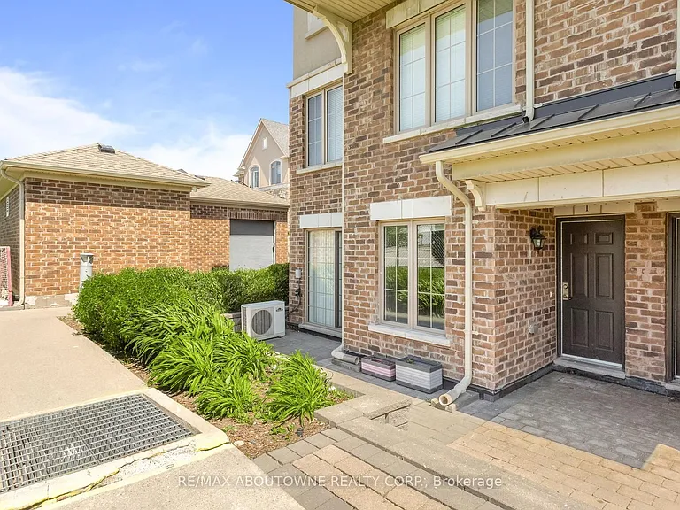 2441 Greenwich Dr #1 — Photo 10