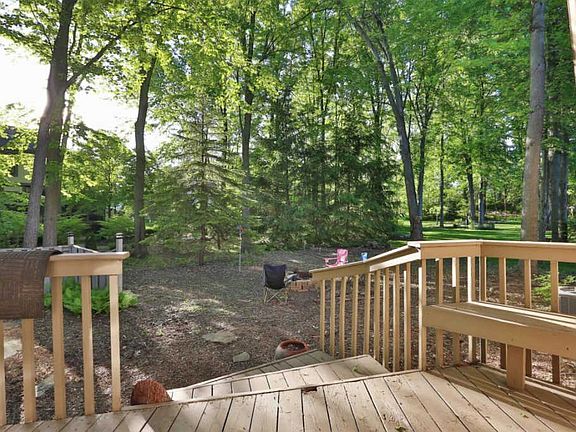 2nd image of 231 Woodedge Cir W