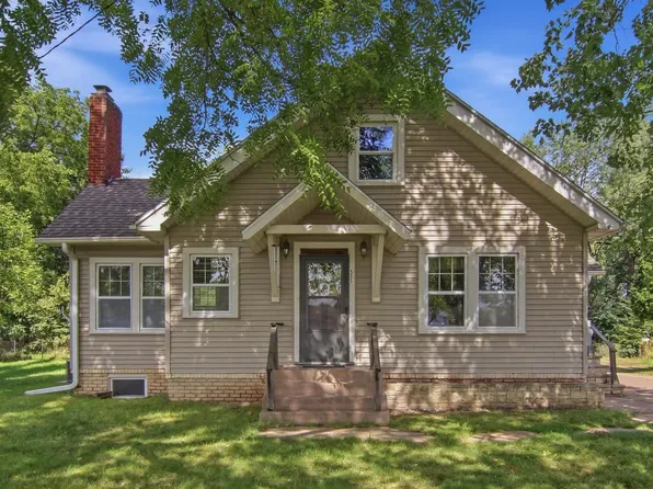 515 12th Ave W, Menomonie, WI 54751