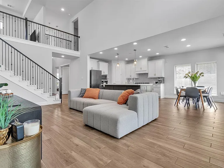 113 Lenera Dr — Photo 15