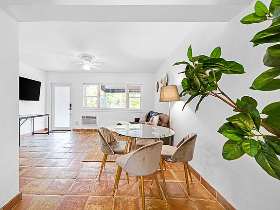 5th image of 312 NE 16th Ter APT B