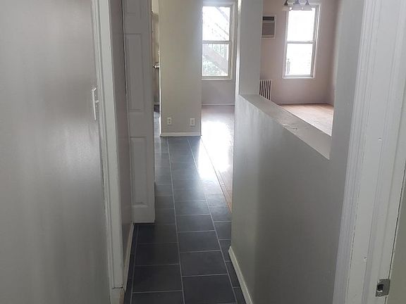 4th image of 6410 Admiral Ave #11