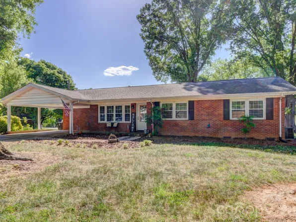 113 Delview Dr, Cherryville, NC 28021