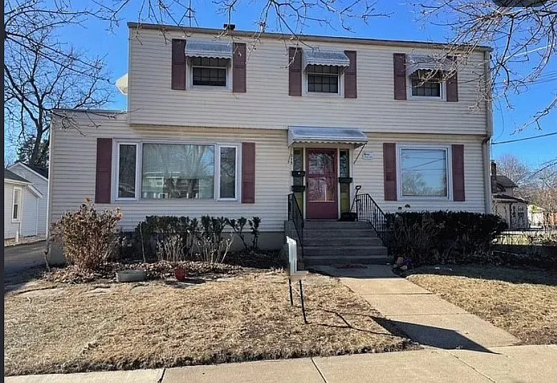 513 Lake St #1B