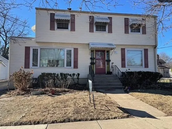 513 Lake St #1B, Crystal Lake, IL 60014