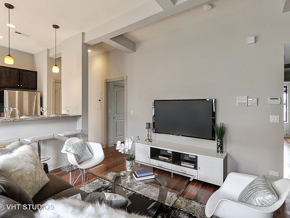 2nd image of 4442 N Damen Ave APT 4W
