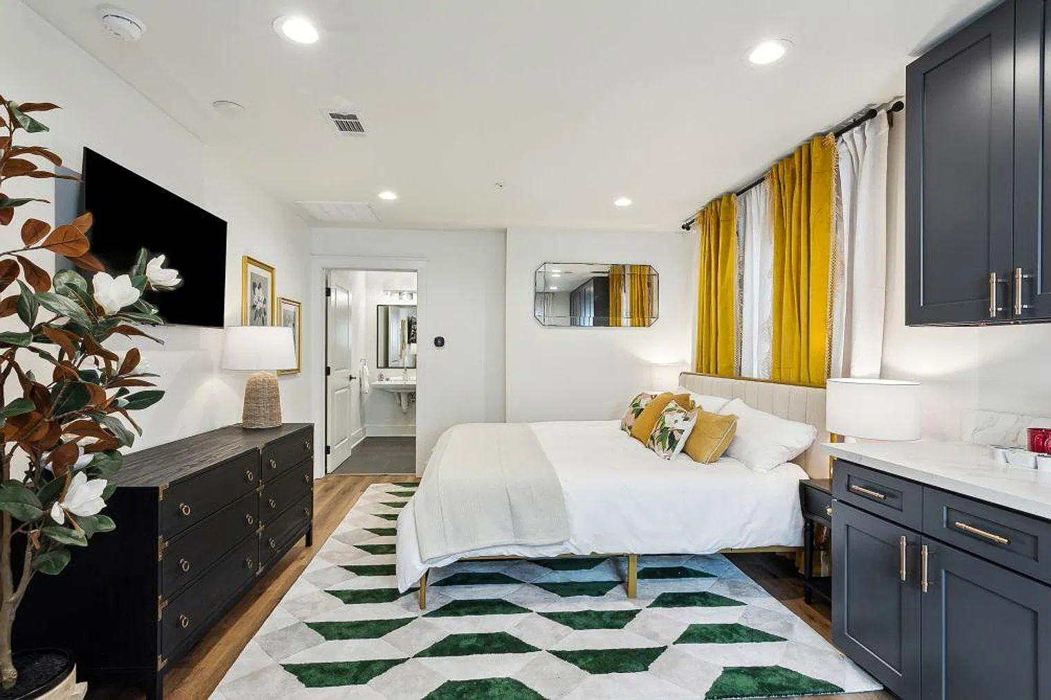 Studio, 1.0 bath, 430 sqft, $4,120 — Photo 3