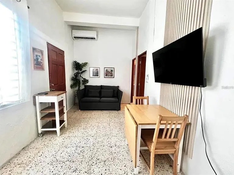 119 Station Cecilia — Photo 10