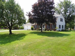 821 Carnation Dr, Wapakoneta, OH 45895