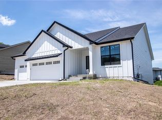 10209 Thorne Dr, West Des Moines, IA 50266