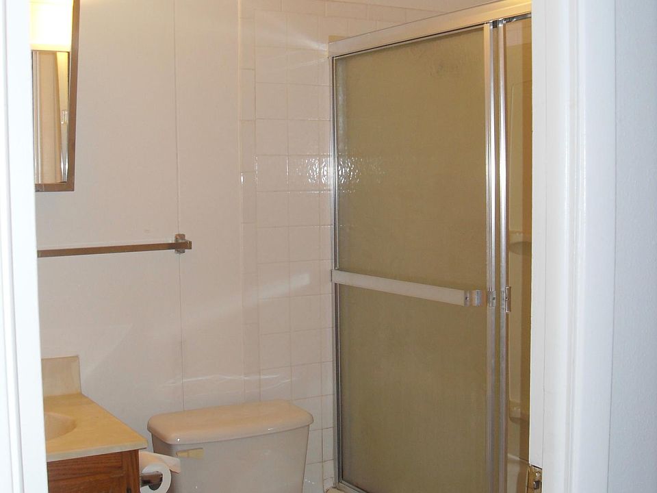 2nd image of 37 Village Pl APT 4