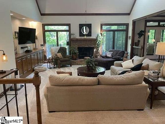 2nd image of 102 Laurel Oak Trl