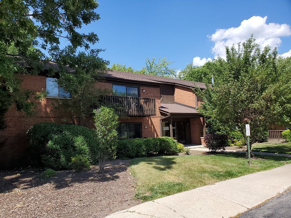1st image of 33561 N Royal Oak Ln APT 206