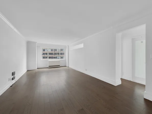 400 East 54th Street image 2 of 12