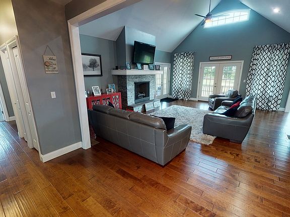 3rd image of 113 Fairway Ave