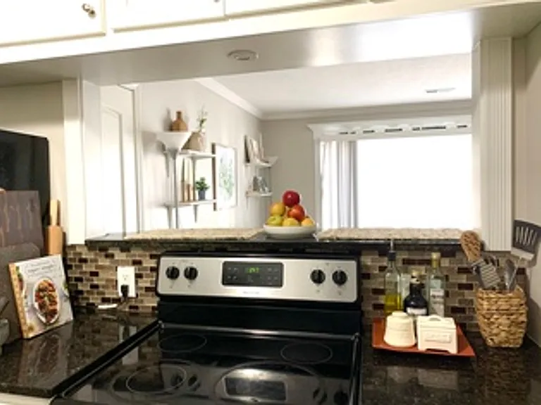 Plaza La Belle Apartments — Photo 24