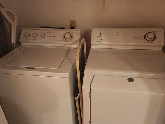 3rd image of 6450 Brookmead Cir