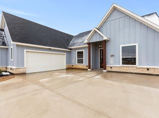 6692 Redwing Ln, Sanger, TX 76266