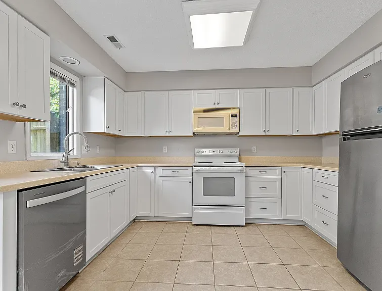 4350 Hunters Club Dr #U — Photo 6