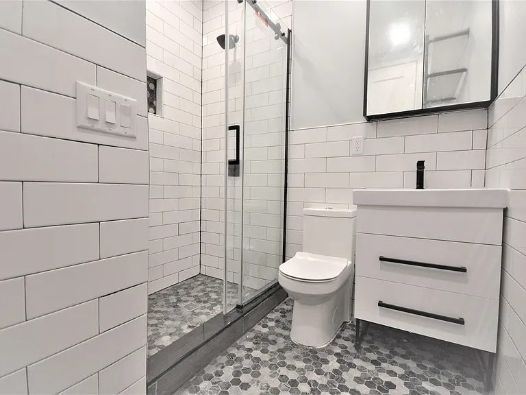 135 E 46th St #1 — Photo 7