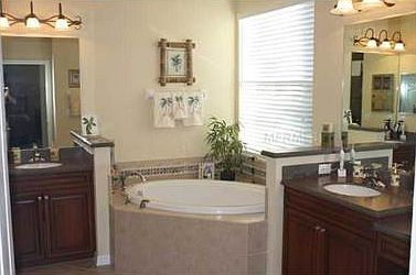 5th image of 121 Cipriani Way