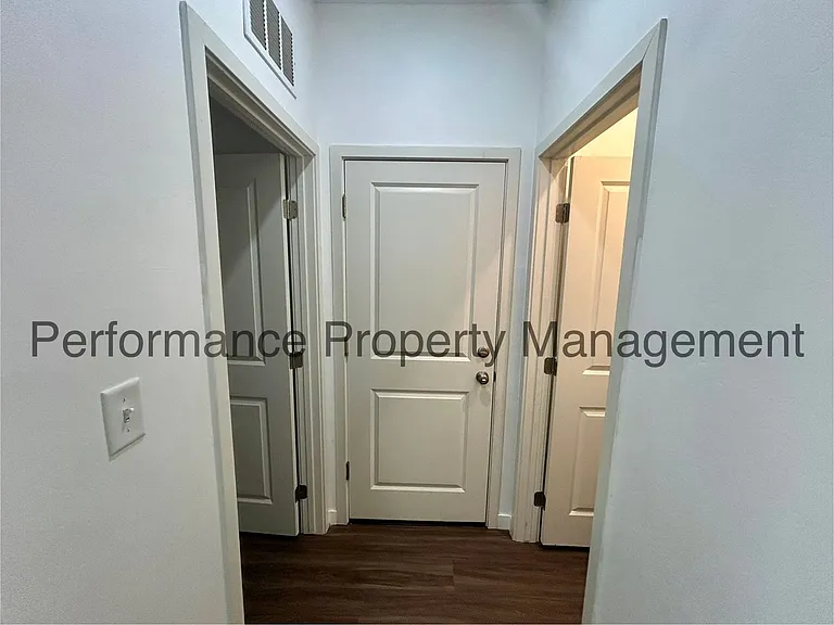 2505 Mercedes Dr — Photo 13