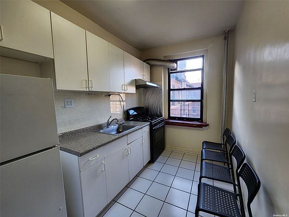 4th image of 6264 Saunders St #4D