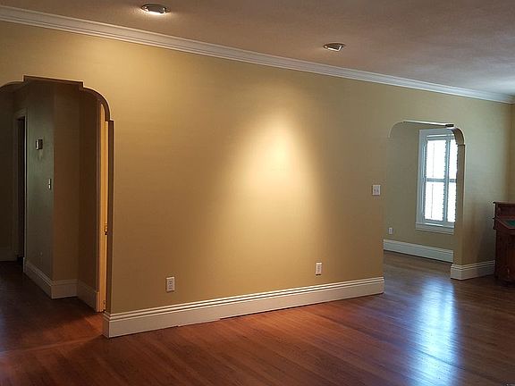 2nd image of 907 Washington Ave