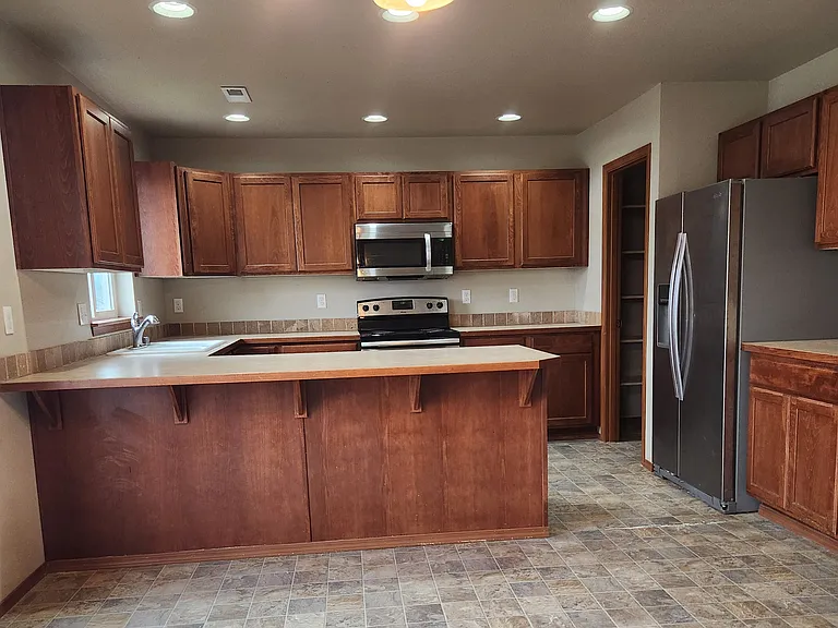 199 Goldmyer Dr — Photo 8