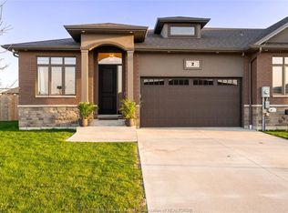 2 Summerville Ave, Leamington, ON N8H0C5