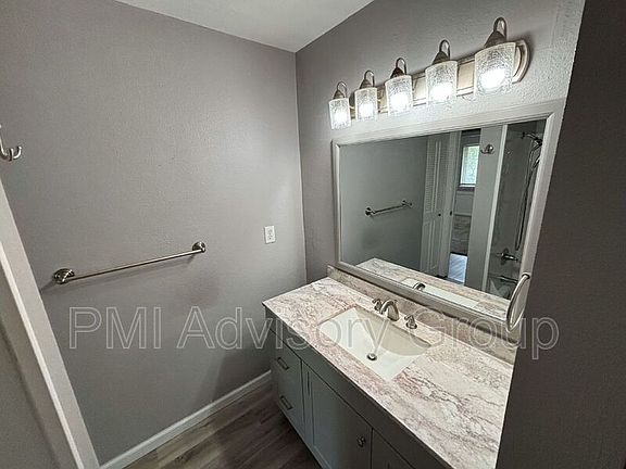 5th image of 3101 SW Macvicar Ave APT 308A