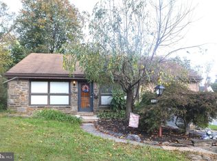366 Windsor Park Ln, Havertown, PA 19083