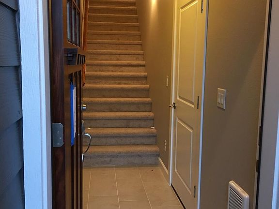 Entryway (1st floor)