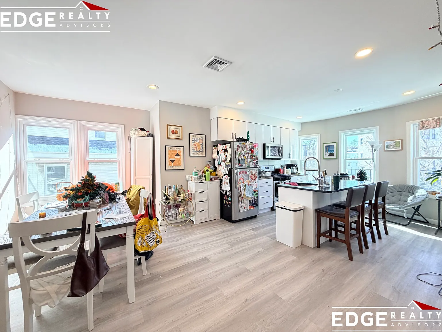 5 bed, 2.5 bath, 2500 sqft, $6,800 — Photo 3