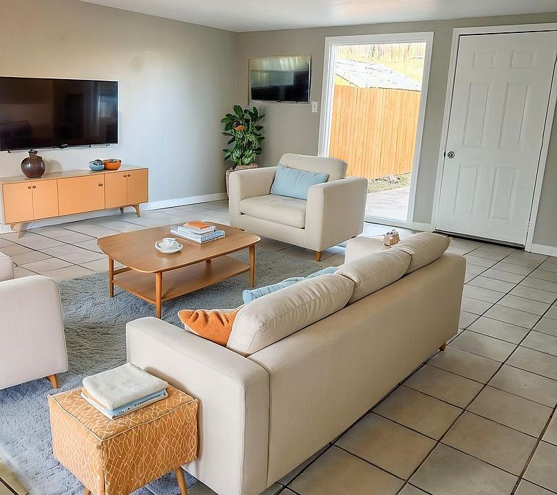 1st image of 4212-4226 Loomis Ave #4216
