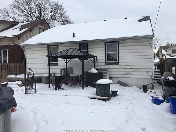 3rd image of 1634 Pillette Rd