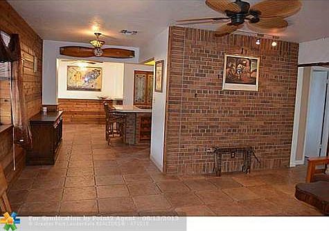 4th image of 816 SW 10th Ter