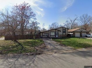 11076 Greenwood Rd, Kansas City, MO 64134