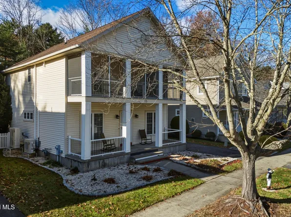 15 Thoroughbred Drive, Saratoga Springs, NY 12866