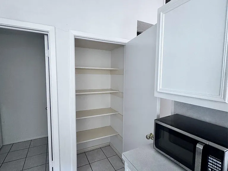 3709 Tom Green St #B — Photo 4