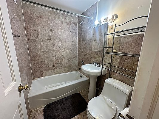 5th image of 336 E 61st St APT 9