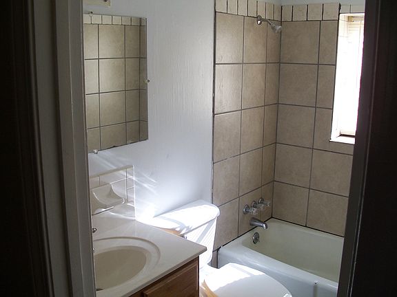 4th image of 2903 S Greenwood Dr APT 2