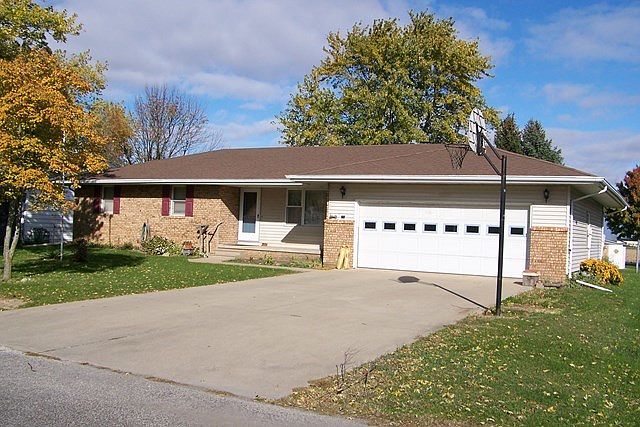 1st image of 102 W Amber Dr