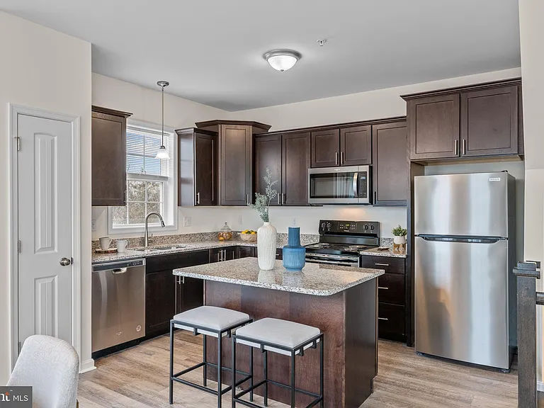 2027 Terrace View Ln — Photo 4
