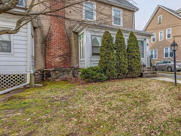 3rd image of 402 W Ashland Ave