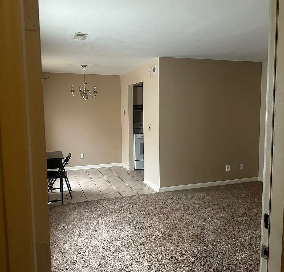 2 bed, 1000 sqft, $895 — Photo 2