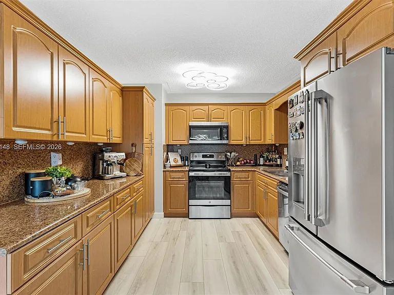 1300 SW 34th Ave — Photo 6